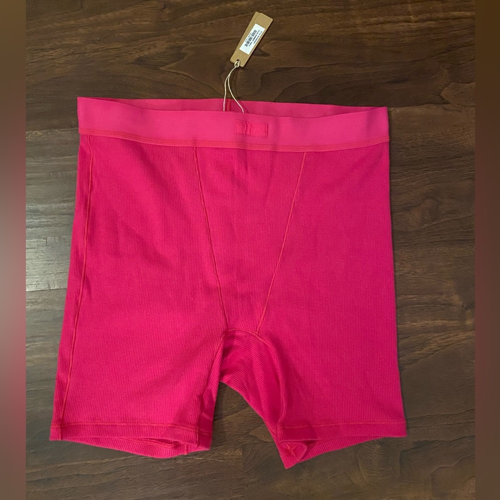 Skims ribbed short NWT